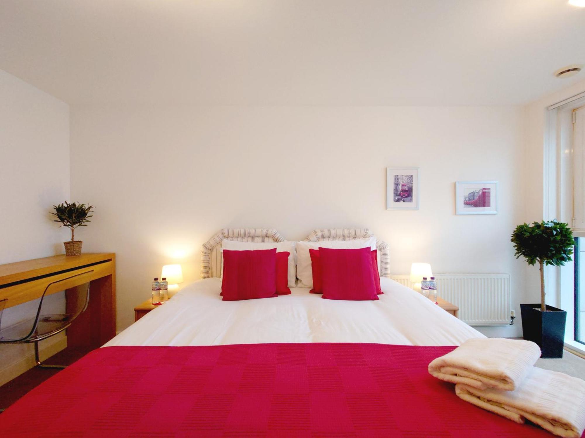 London Excel Stays - Three Bed Serviced Apartment Zewnętrze zdjęcie
